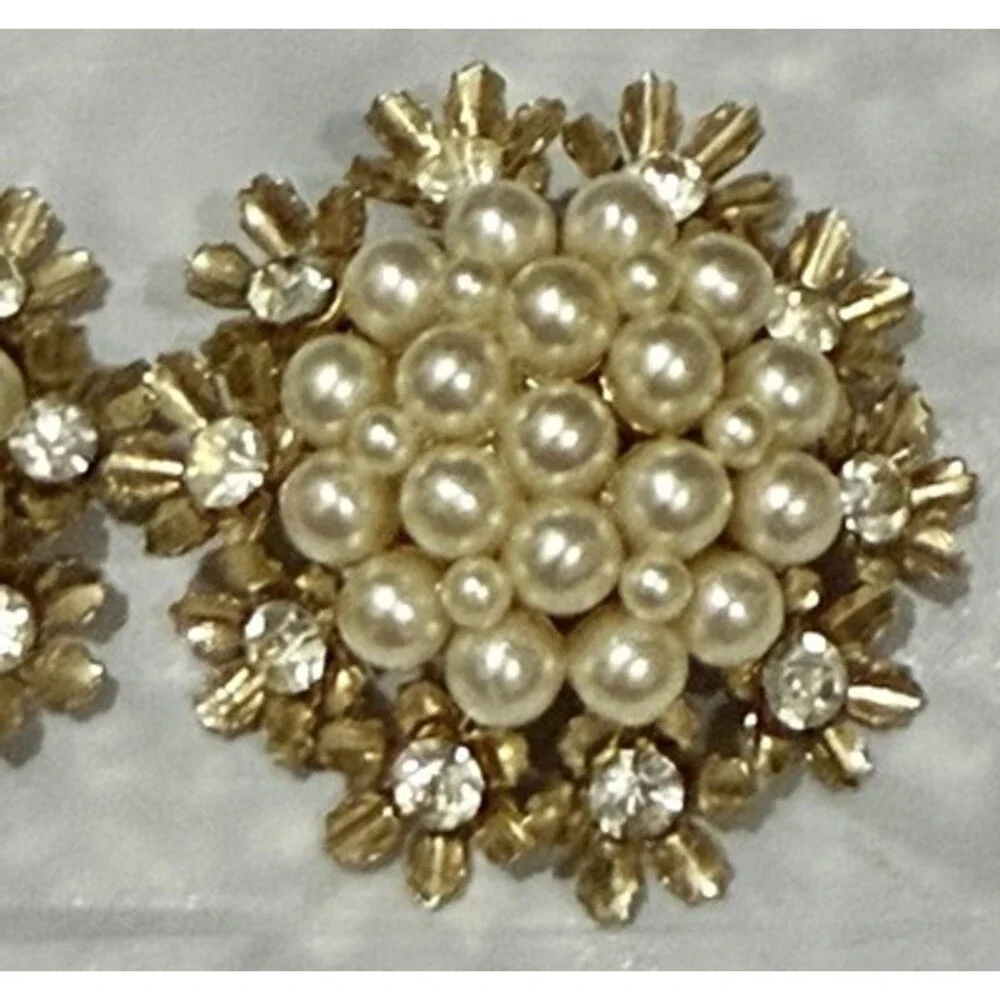 Vintage Signed Corocraft Coro Gold Filagree Pearl Clip Earrings